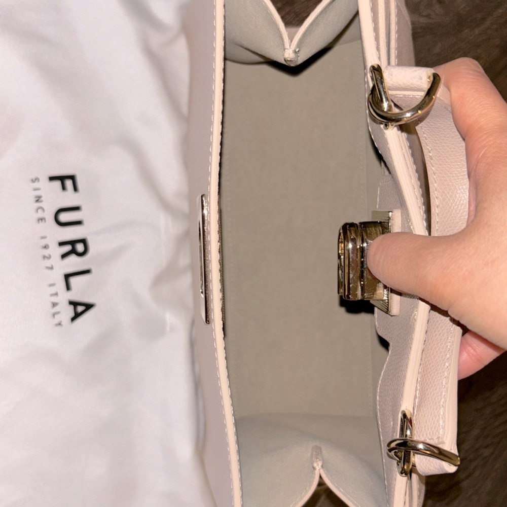 Furla 1927 Medium Shoulder Bag in Light Beige - Picture 5 of 9